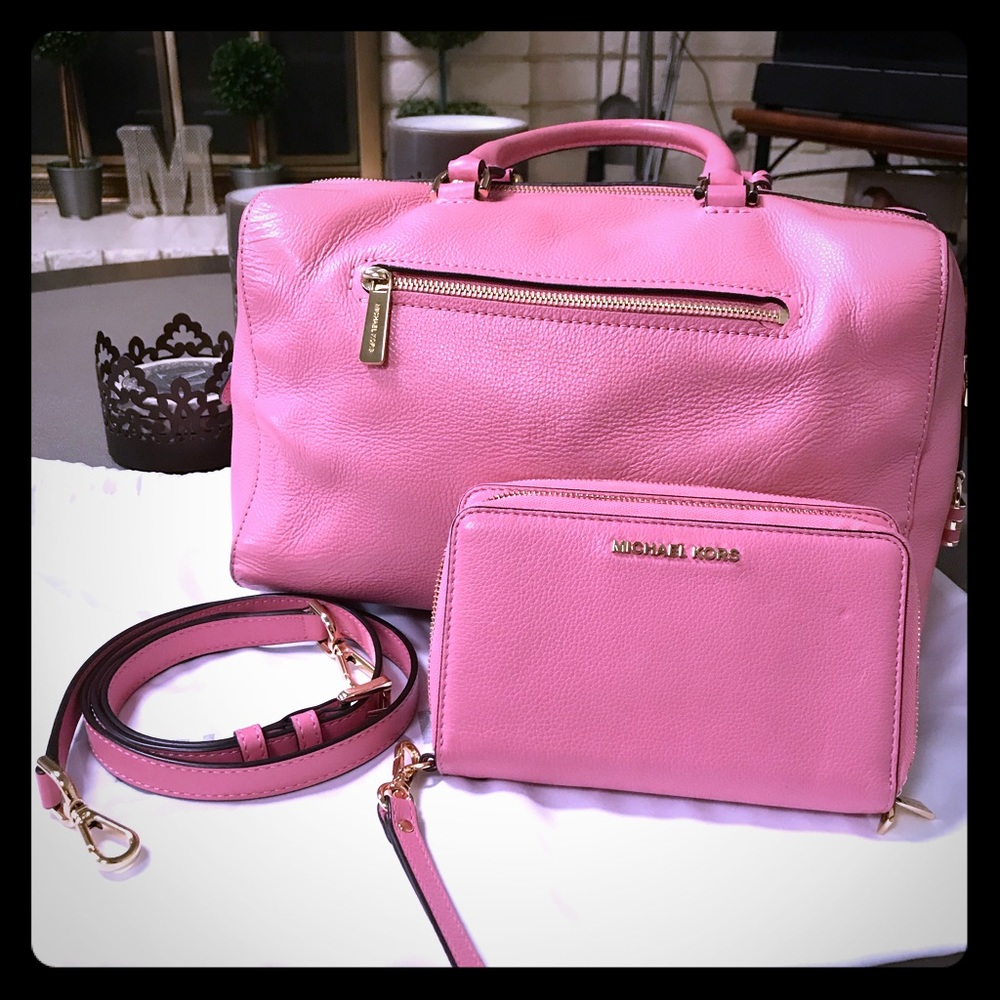 The perfect purse  to wear while going to watch the Barbie Movie! #mkbag&wallet